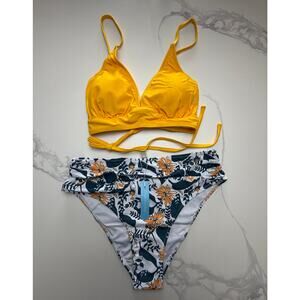 NWT Women’s Yellow Floral Bikini Set Large